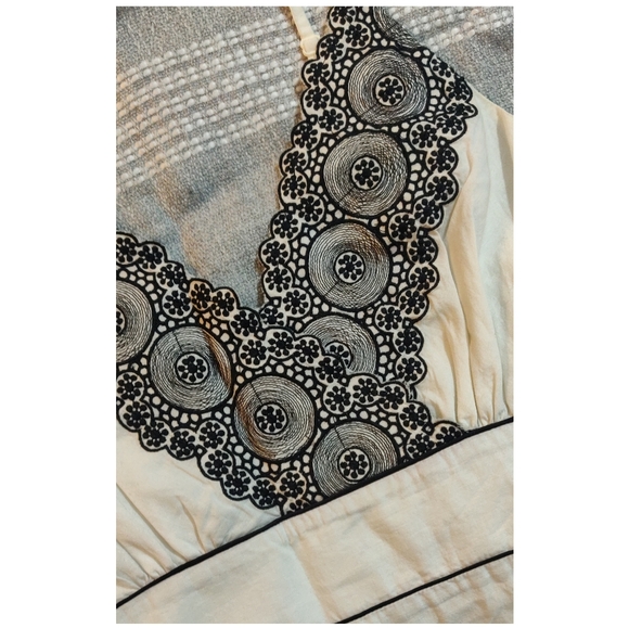 Embroidered strap dress - Picture 4 of 8